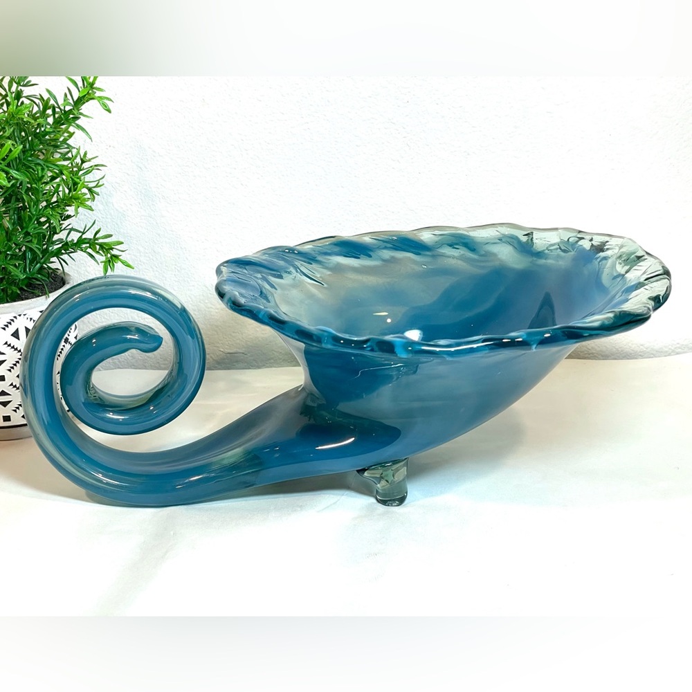 Handblown Blue Glass Horn Vase. Star Trek Enterprise Cornucopia Glass Art. EUC